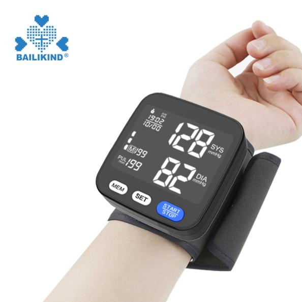 ʻO ke ʻano o ka hoʻohana ʻana i ka Digital Wrist Blood Pressure Monitor